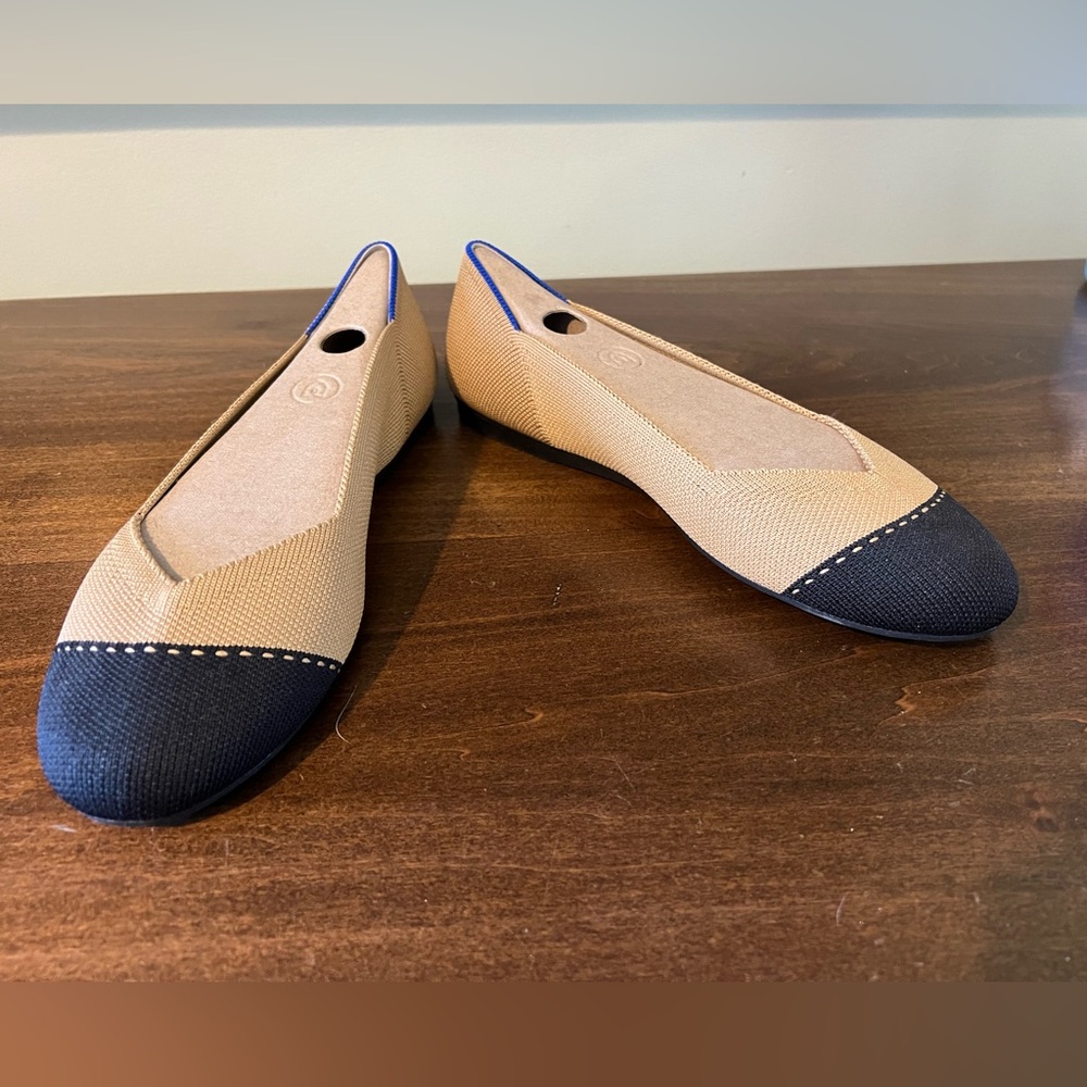 Never worn, Size 9 Rothy’s Camel Captoe Flat